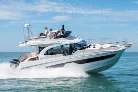 The flybridge of the antares 11 fly blends seamlessly into the powerboat's profile and is the perfect way to enjoy the thrills of outdoor boating. Exclusive Q A Jerome De Metz Chairman Ceo Groupe Beneteau Yacht Style