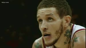 The latest stats, facts, news and notes on delonte west of the dallas. Former Cavs Guard Delonte West Attacked In Disturbing Video Wkyc Com