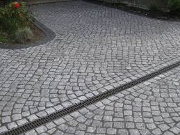 Natursteinpflaster Wir Verlegen Es Fachgerecht Natursteinpflaster Mein Garten Ein Ort Der Farbe Und Auffahrt Landschaftsbau Granitpflaster Garten Pflaster