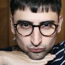 Kris Hicks (@krishickspoetry)