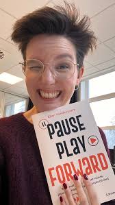 Dit ben ik! Ellen Rink. Auteur van onder anderen dit fijne boek. Maar ik  ben zoveel meer dan dat. ◇ Ik ben voornamelijk moeder van mijn vier  kinderen. Lewis, Miles, Sophia en