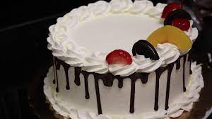 Si además te interesa aprender como decorar tortas de cumpleaños haz click aqui y aprende como. Pastel Sencillo Decorado Con Fruta Youtube