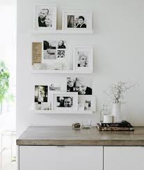 Familienfotos Sorgen Fur Charakter U A Mit Mosslanda Bilderleiste In Weiss Zeitgenossische Dekoration Ikea Design Ikea Innenraum