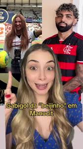 Casal Flamenguista Se Beijando