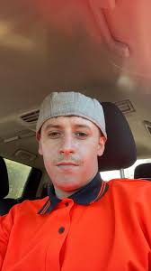 Hey Everyone I'm Nico! I'm 23 and I'm from Belgium. 🇧🇪 I am currently  looking for paid jobs,