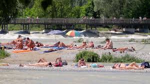 Ian, der ehemalige londoner bauunternehmer und seine frau barbara kauften das verfallene. Nacktbaden An Der Isar Neue Verordnung Fur Fkk Anhanger Stadt