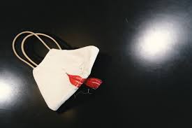 Jetzt kaufen und warum verkauft about you masken? Wenn Schon Maske Tragen Dann Eine Schone St Galler Produzieren Designermasken