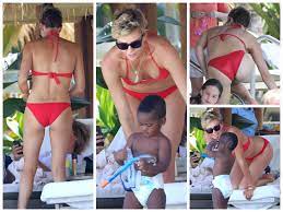 白人の美人女優「シャーリーズ・セロン」、黒人の息子（2歳）とビーチを楽しんでいる様子を撮影される - ポッカキット