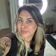 Lisa Montes's Instagram, Twitter & Facebook