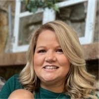 Julie Slagle's Instagram, Twitter & Facebook