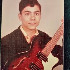 Any of you old Mosrite employees know anything about this? I could swear  the body looks like a modified toilet seat. :) NMM 14498. Electric bass  guitar by Semie Moseley and Robert