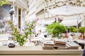 Originally, schanigärten (pl.) referred only to viennese coffee houses, but now the expression is used in other parts of austria and for other types of establishments like restaurants and taverns. 38 Wunderbare Schanigarten In Wien Herold At