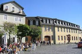 Johann wolfgang goethe was born in the house on großer hirschgraben and grew up there. Quermania Weimar Museum Goethes Wohnhaus Goethemuseum Am Frauenplan Thuringen Sehenswurdigkeiten