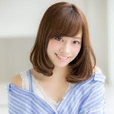 王道のワンカールロブ 前髪もデジタルパーマでふんわり斜めバングに 癖が気になる方は ストレートデジタルカールで根元縮 毛矯正 毛先デジパーがオススメです ベージュカラーで大人可愛い雰囲気の簡単スタイリングヘアに 小顔カットはお任せ下さい デジタルパーマ