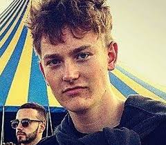 Two Brits dead after speeding car they were in crashes