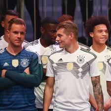ما الذي أغضب روسيا في قميص منتخب أوكرانيا لكرة القدم؟ 7 يونيو/ حزيران 2021 صدر الصورة، afp Tuzlu Hesaplama Urgan Ù‚Ù…ÙŠØµ Ø§Ù„Ù…Ø§Ù†ÙŠØ§ Adanago Com