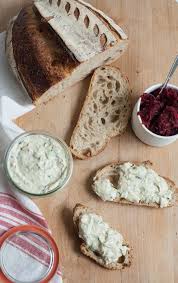 Dar nu mai puţin elegant şi desigur foarte apreciat. Pasta De Macrou Afumat Este Un Aperitiv Foarte Rapid Excelent Pentru O Masa Festiva Sau Un Picnic Mai Are Nevoie Doar De O Felie De Pai Food Foodie Good Food