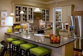 Si tienes en tu hogar una cocina demasiado estrecha y no sabes cómo decorarla, existen manera de lograr buenos resultados. Como Decorar Una Cocina Consejos Practicos