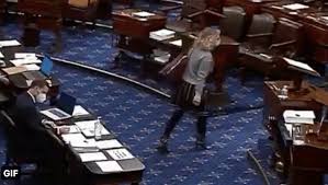 Trump's share of the vote in the 2016 election in the member's state or district minus clinton's. Veupvthocsa9vm