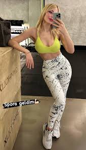 Ünlüler Gezegeni on X: Hande Sarıoğlu Nipple 🔥 t.cocWldBhCeH1   X