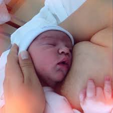 Feliz día para quienes ejercen la función de dar amor, cobijo, sostén e  ilusión. ✨ "La madre amante enseña a su hijo a caminar solo. Está bastante  lejos de él, de modo