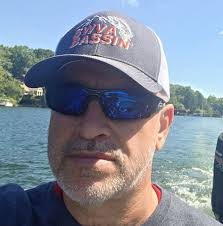 Where are good drop off locations for kayak fishing in this cove near Smith  Mountain Lake?