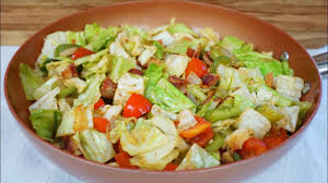 Si aderezas el repollo mientras lo cocinas, le agregarás sabor y evitarás las flatulencias. Como Cocinar Repollo Sabroso Y Facil Receta Muy Economica Y Nutritiva Youtube En 2020 Repollo Ensalada De Repollo Como Cocinar