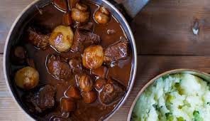 Bacn ahumado, 2 ramas de apio, una ramita de mientras prepara las albndigas mezclando los ingredientes en un robot de cocina o a mano, hasta que tengan consistencia de miga de pan. Ternera Y Morcillo Guisado En Salsa Arguinano