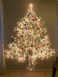 Selain sebagai hiasan yang unik, pohon natal ini juga berfungsi sebagai. Kreasi Contoh Pohon Natal Dinding Dari Berbagai Macam Bahan Yang Unik