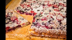 Die zweite hälfte des blätterteigs ausrollen und als deckel auf die kartoffelmasse geben; Beeren Blatterteig Kuchen Sehr Fruchtig Youtube