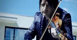 A módosítások az elfogadást követően illetve a weboldal első használata alkalmával válnak hatályossá a felhasználóval szemben. Elhagyta Felesege Edvin Martont Likenews