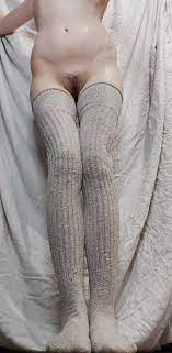 F] How do you like my extra long thigh high socks? nudes : socksgonewild |  NUDE-PICS.ORG