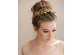 Trente Idees De Coiffures Pour Les Fetes De Fin D Annee Coiffure Coiffure Noel Coiffure Fete