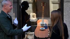 February 20, 1967 kurt cobain is born. Akoestische Gitaar Nirvana Zanger Kurt Cobain Geveild Voor Recordbedrag Nos