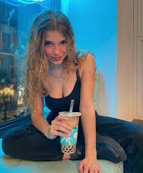 Perfilraro - Free pics, galleries & more at Babepedia