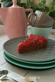 Du möchtest kuchen backen, hast aber keine eier zuhause? Kostlicher Schoko Erdbeerkuchen Einfach Schnell Gemacht The Apricot Lady