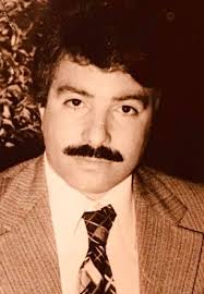 المرحوم الدكتور الصيدلي دريد عبد الرحمن محمود الخياط مواليد العراق ١٩٤٣  كلية الصيدلة. بغداد ١٩٦٥ كان صيدليته في المحمودية وبعدها كان عنده صيدلية  العودة في الاعظمية وبعدها البياع كان يعمل في بداية