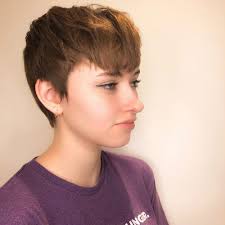 Whether you want a comb over, brushed forward fringe, or a short crew cut, take your waves to the next level with a tousled finish. 19 Sleek Short Messy Hair Ideas To Try In 2020