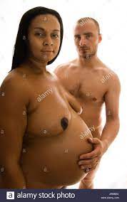 Schwangere nackte schwarze Frau und weißen partner Stockfotografie - Alamy