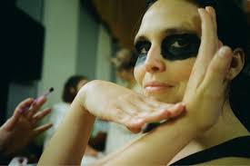 Mabee Dukuly (she/her) born in Liberia, moved to Norway at the age of  seven. Mabee moved to England to study Acting and has ever since found  herself drawn to movement and abstract