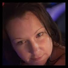 Lisa Largen's Instagram, Twitter & Facebook