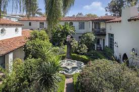 1471 Havenhurst Drive 7 Exclusive Virtual Tour For West Hollywood Li Courtyard Apartments Spanish Colonial Virtual Tour