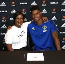 Manchester united & england info@dnmaysportsmgt.com. Im Inneren Marcus Rashford Schwierigen Kindheit Shopping Bei Poundworld Und Hungern Aktuelle Boulevard Nachrichten Und Fotogalerien Zu Stars Sternchen