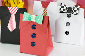 O dia dos pais é uma celebração anual que existe desde a idade média, e que honra os pais e sua influência perpétua nas sociedades. Dia Dos Pais 2021 Mensagens Frases Presentes Cartao E Mais