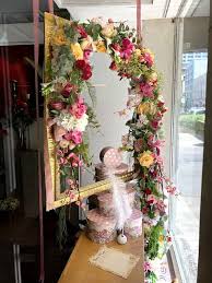Mother S Day 2018 Window Display Had Us All Calling Mom To Say I Love You Dearmom Mothersda Flower Shop Display Florist Window Display Flower Shop Decor