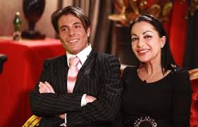 Contre l'avis de sa mère, alexandre avait alors choisi d'offrir la bague à corina. Qui Veut Epouser Mon Fils Est Totalement Scenarisee