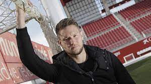 Scotland captain andy robertson hits a first time strike but czech republic keeper tomas vaclik is able to push it wide during their euro 2020 tie. El Sevilla Perfila La Mejora De Contrato De Vaclik