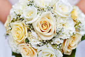 Fleuriste en ligne proposant tous types de bouquets, du bouquet mariage au bouquet deuil. Creation Bouquet Mariee Archives Fleuriste Cannes Livraison De Fleurs Bouquets De Fleurs Des Fleurs Pour Vous Cannes
