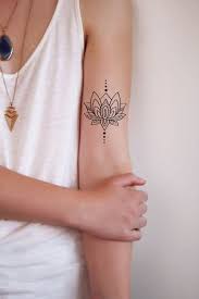 Tatouage Bras Femme 20 Idees Originales Pour S Inspirer