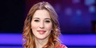 In der ausstellung „männerwelten prangerten stefanie giesinger, palina rojinski und weitere frauen sexuelle gewalt an. Jeannine Michaelsen Das Ist Die Schone Frau An Der Seite Von Joko Und Klaas Express De